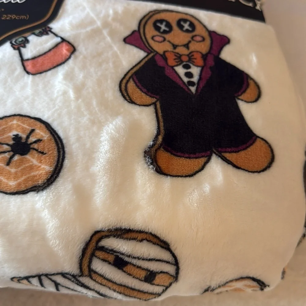 Trick or treat Halloween full/queen gingerbread costume blanket